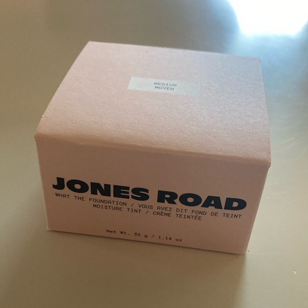 Jones Road What The Foundation. Shade Medium